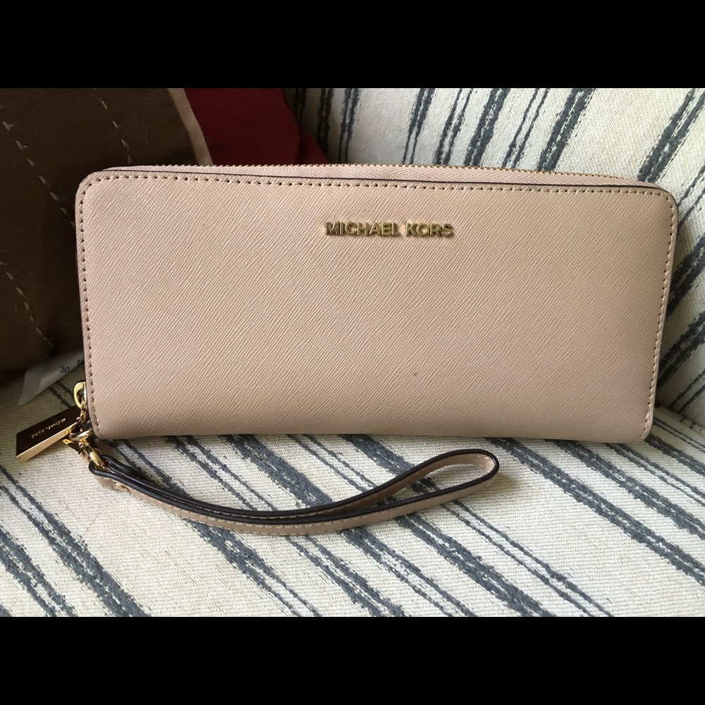 Authentic Michael Kors wallet/wristlet